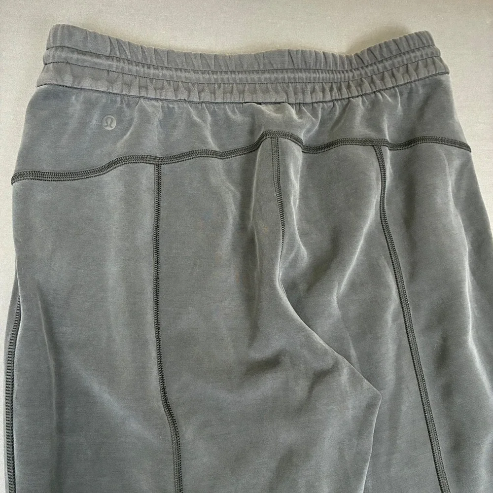 Lululemon Softstreme Black Jogger Sweatpants Women's Size 10 (31x31)